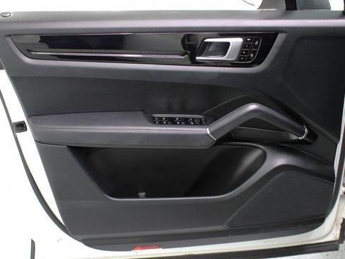 Used 2020 Porsche Cayenne AWD/4WD image 32