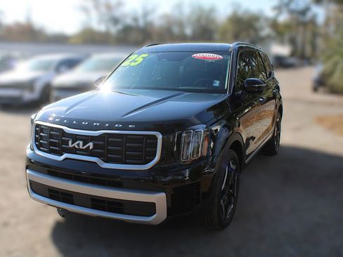 Used 2025 Kia Telluride S image 17