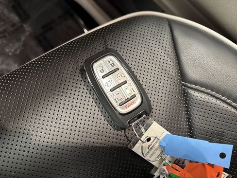 Used 2024 Chrysler Pacifica Limited w/ Trailer Tow Group image 28