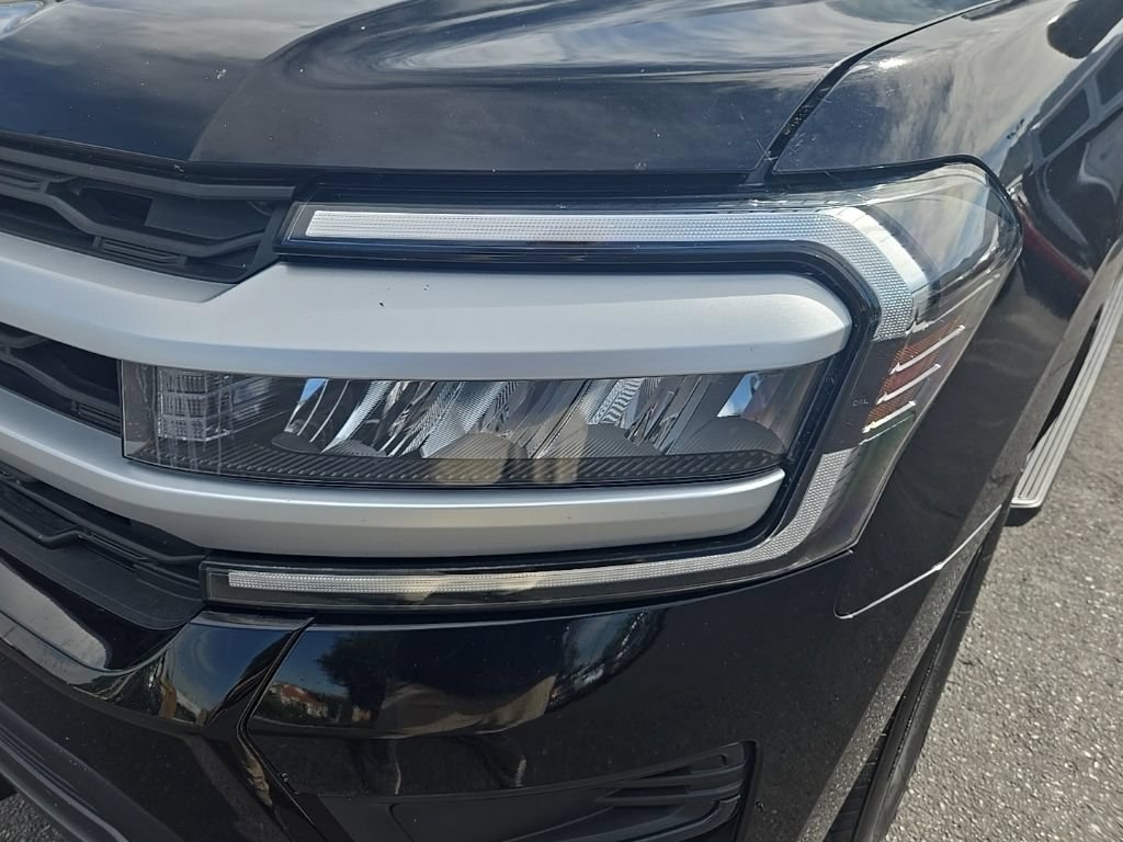 Used 2024 Ford Expedition XLT AWD/4WD image 32