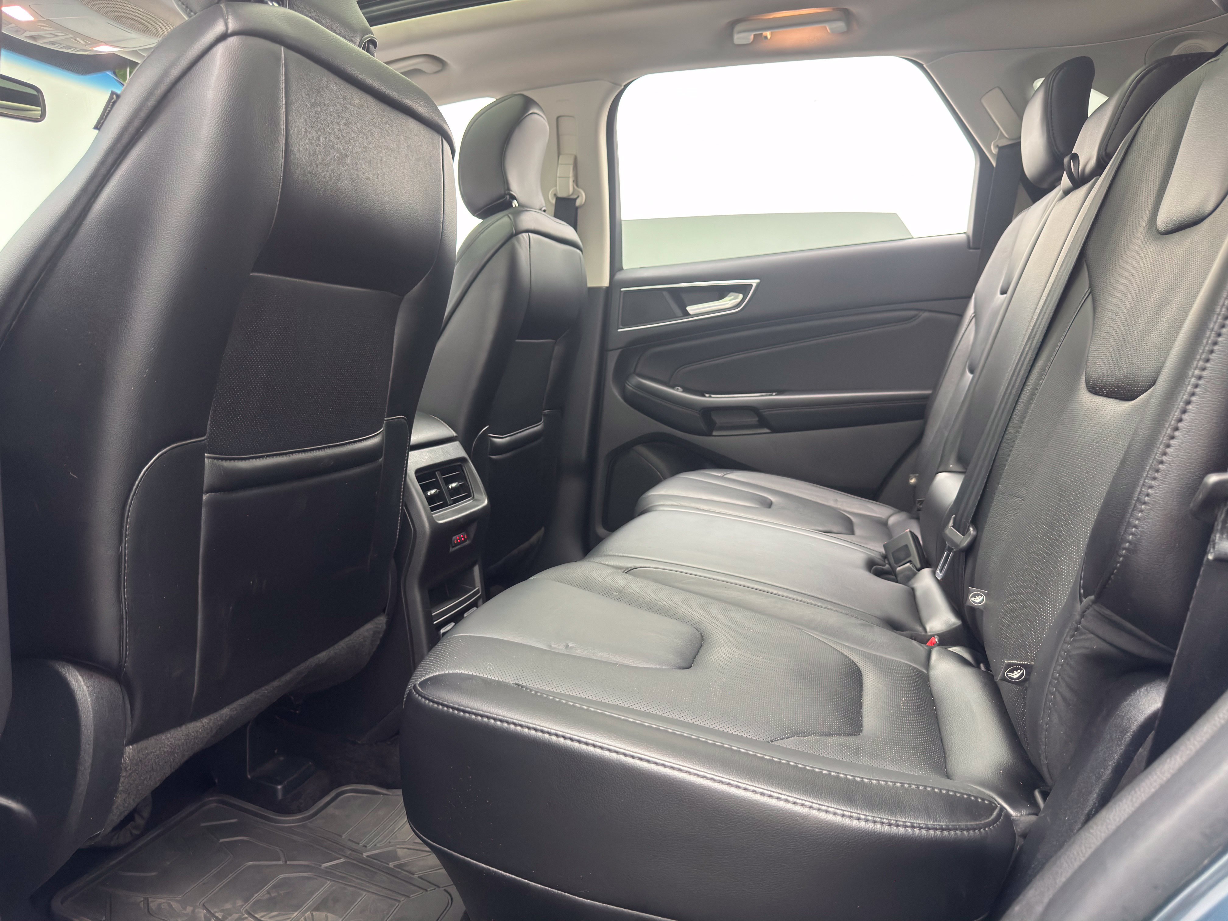 Used 2016 Ford Edge Titanium w/ Equipment Group 301A AWD/4WD image 40