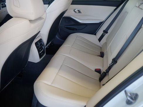 Used 2025 BMW 330i Sedan w/ Convenience Package RWD image 19