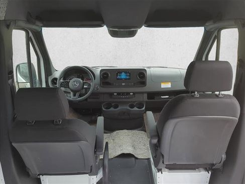 Used 2024 Mercedes-Benz Sprinter 2500 image 19