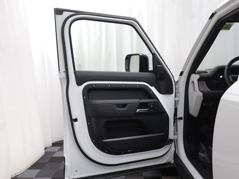 Certified 2026 Land Rover Defender 110 X-Dynamic SE AWD/4WD image 4