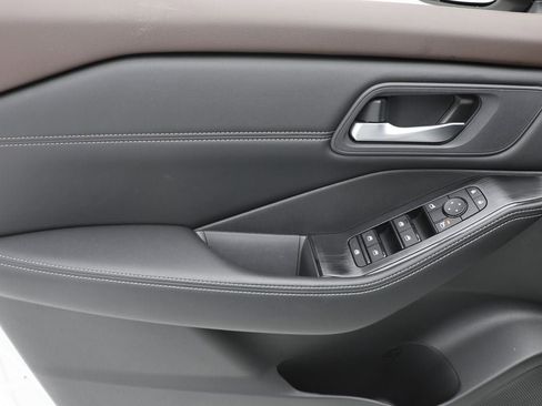 Used 2023 Nissan Rogue SV w/ SV Premium Package image 15