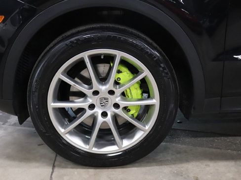 Used 2020 Porsche Cayenne E-HYBRID w/ Premium Plus Package image 36