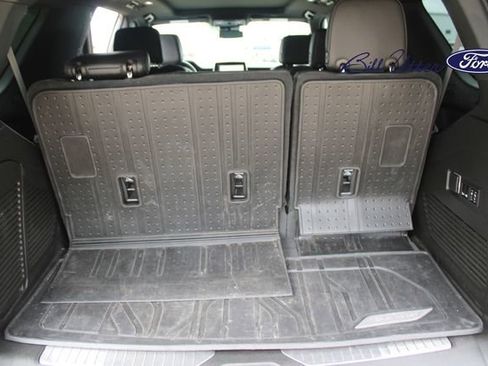 Used 2023 Chevrolet Tahoe Z71 w/ Luxury Package AWD/4WD image 10