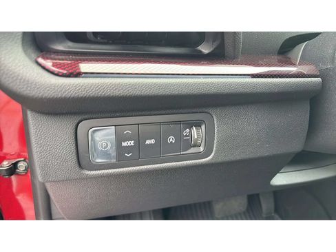 Used 2025 Chevrolet Traverse Z71 w/ LPO, Floor Liner Package AWD/4WD image 22