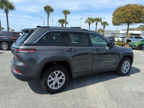 Used 2022 Jeep Grand Cherokee Limited image 5