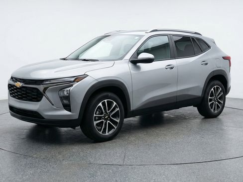 Used 2025 Chevrolet TrailBlazer LT image 3