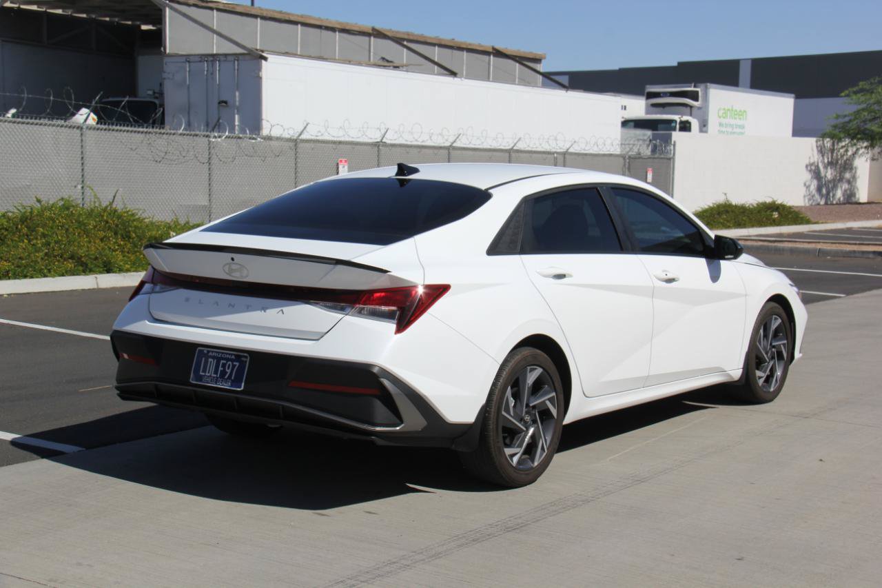 Used 2025 Hyundai Elantra Sport FWD image 5
