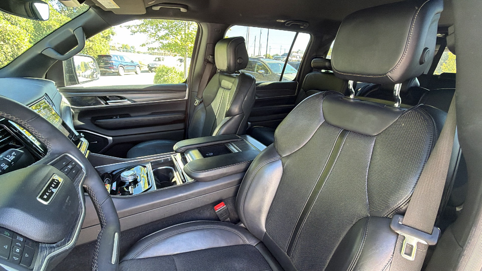 Used 2024 Jeep Wagoneer L Series II w/ Flexible Seating Group AWD/4WD image 17