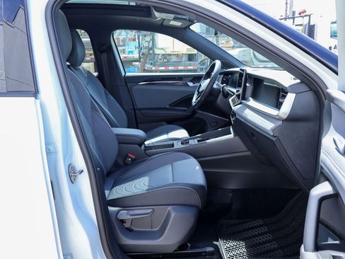 New 2026 Volkswagen Tiguan SE R-Line FWD image 28