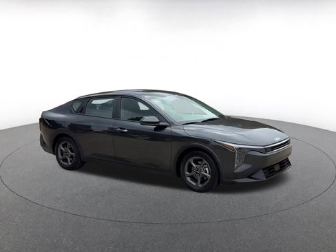 Used 2025 Kia K4 FWD image 2
