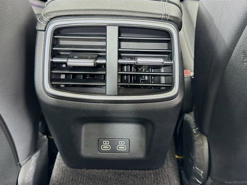 Used 2025 Genesis G70 2.5T image 24