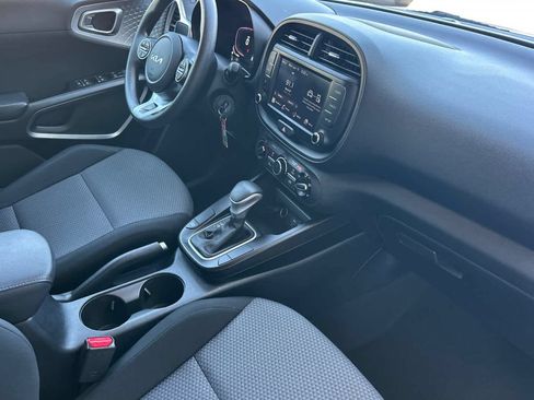 Used 2023 Kia Soul LX w/ LX Technology Package FWD image 17