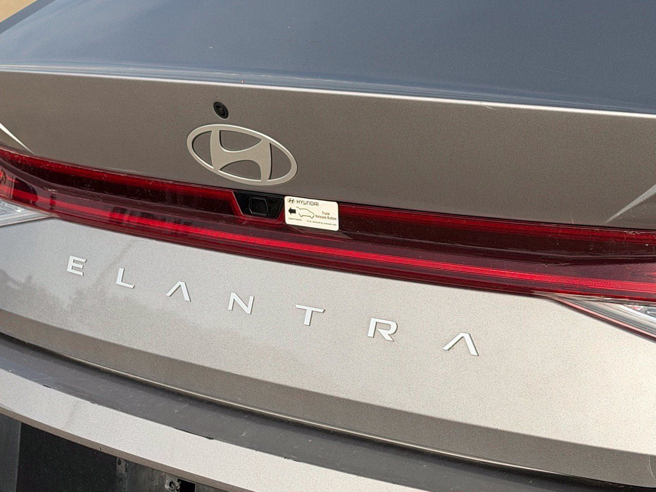 Used 2025 Hyundai Elantra SEL FWD image 7