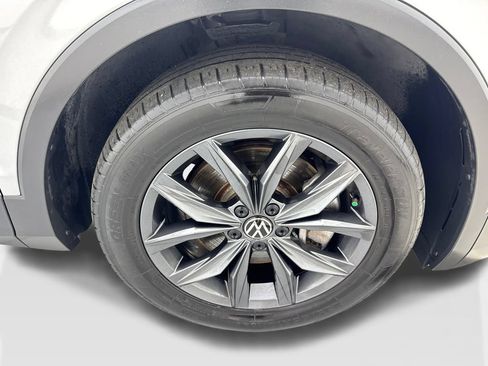 Used 2023 Volkswagen Tiguan SE w/ Panoramic Sunroof Package FWD image 86