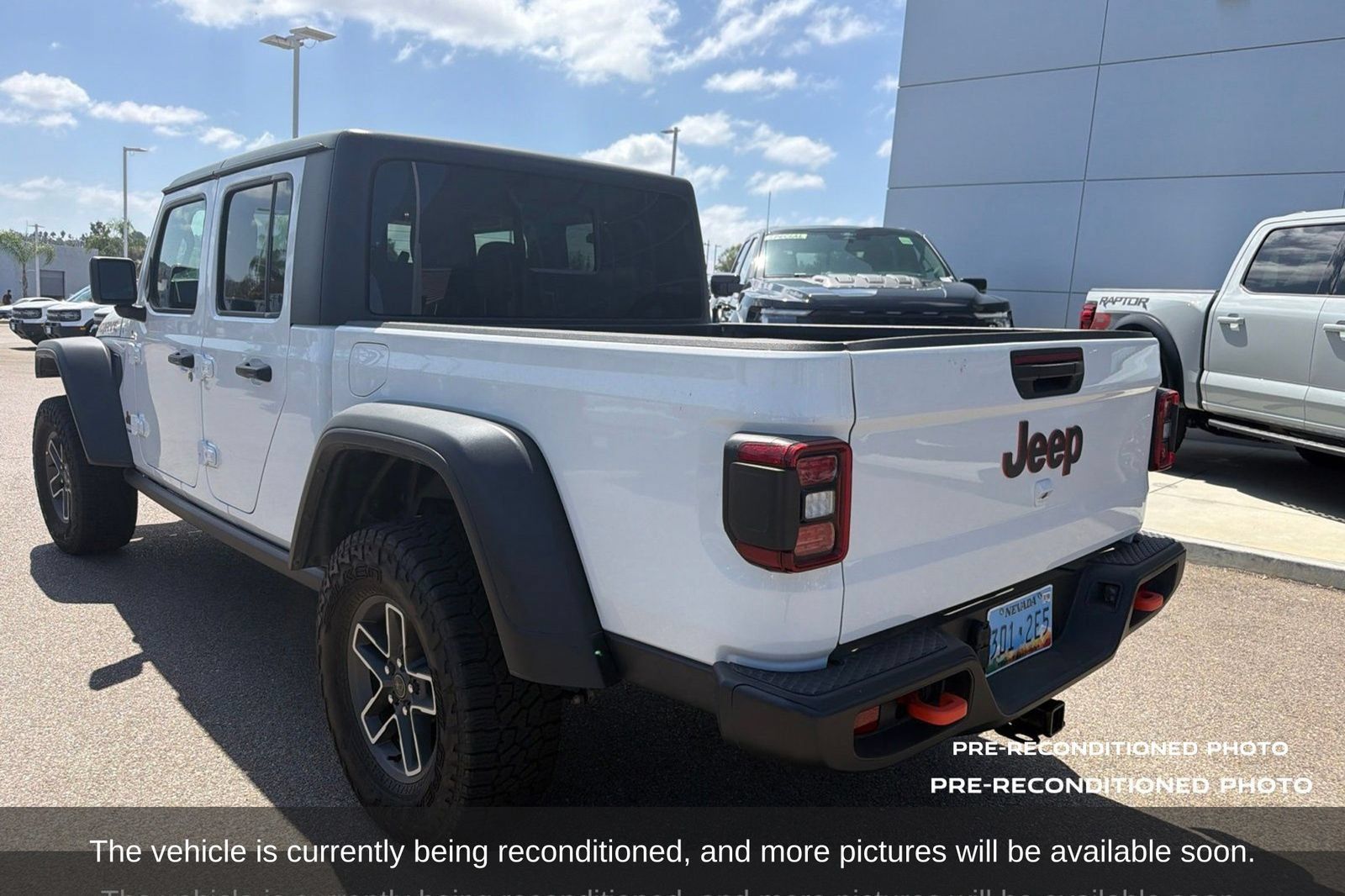 Used 2026 Jeep Gladiator Mojave AWD/4WD image 9
