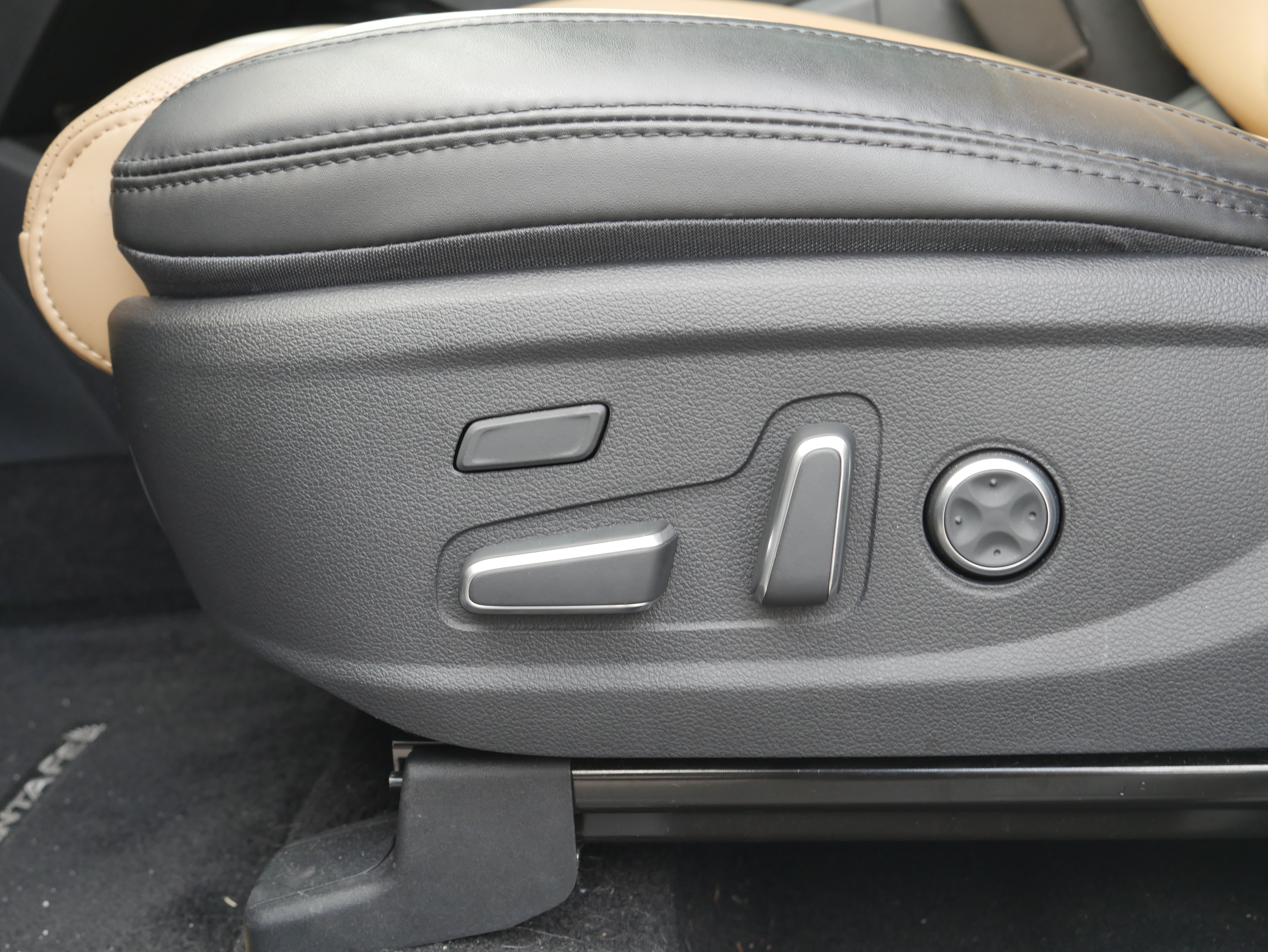 Used 2023 Hyundai Santa Fe Calligraphy AWD/4WD image 13