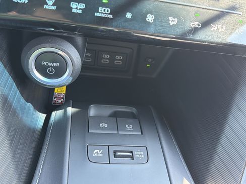 Used 2023 Toyota Venza XLE AWD/4WD image 21