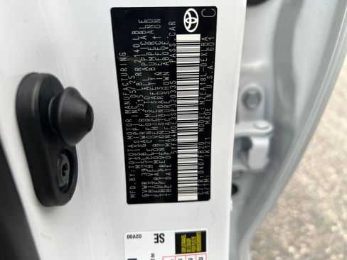 Used 2025 Toyota Corolla LE image 27