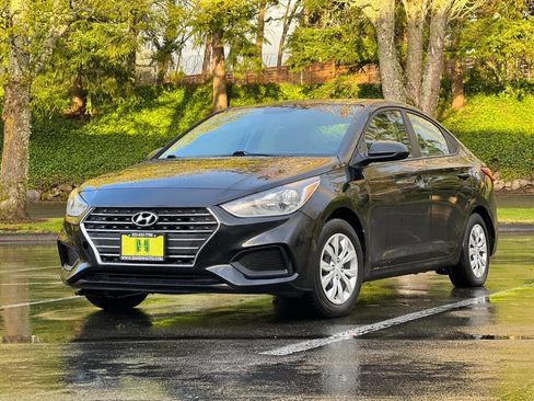 Used 2021 Hyundai Accent SE image 1