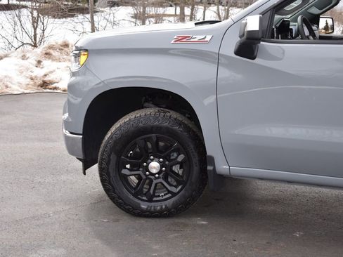 Used 2024 Chevrolet Silverado 1500 LT w/ Z71 Off-Road Package image 10