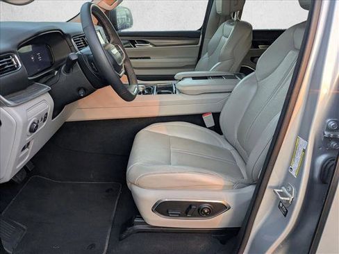 Used 2024 Jeep Wagoneer L Series II image 14