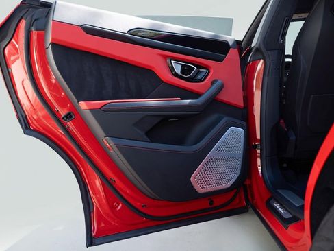 Used 2022 Lamborghini Urus Base image 10