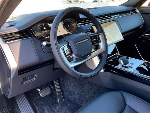 New 2025 Land Rover Range Rover SE image 5