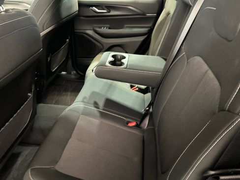 Used 2025 Jeep Grand Cherokee Laredo X image 5