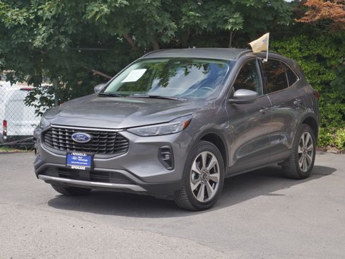 Certified 2025 Ford Escape Platinum AWD/4WD image 2