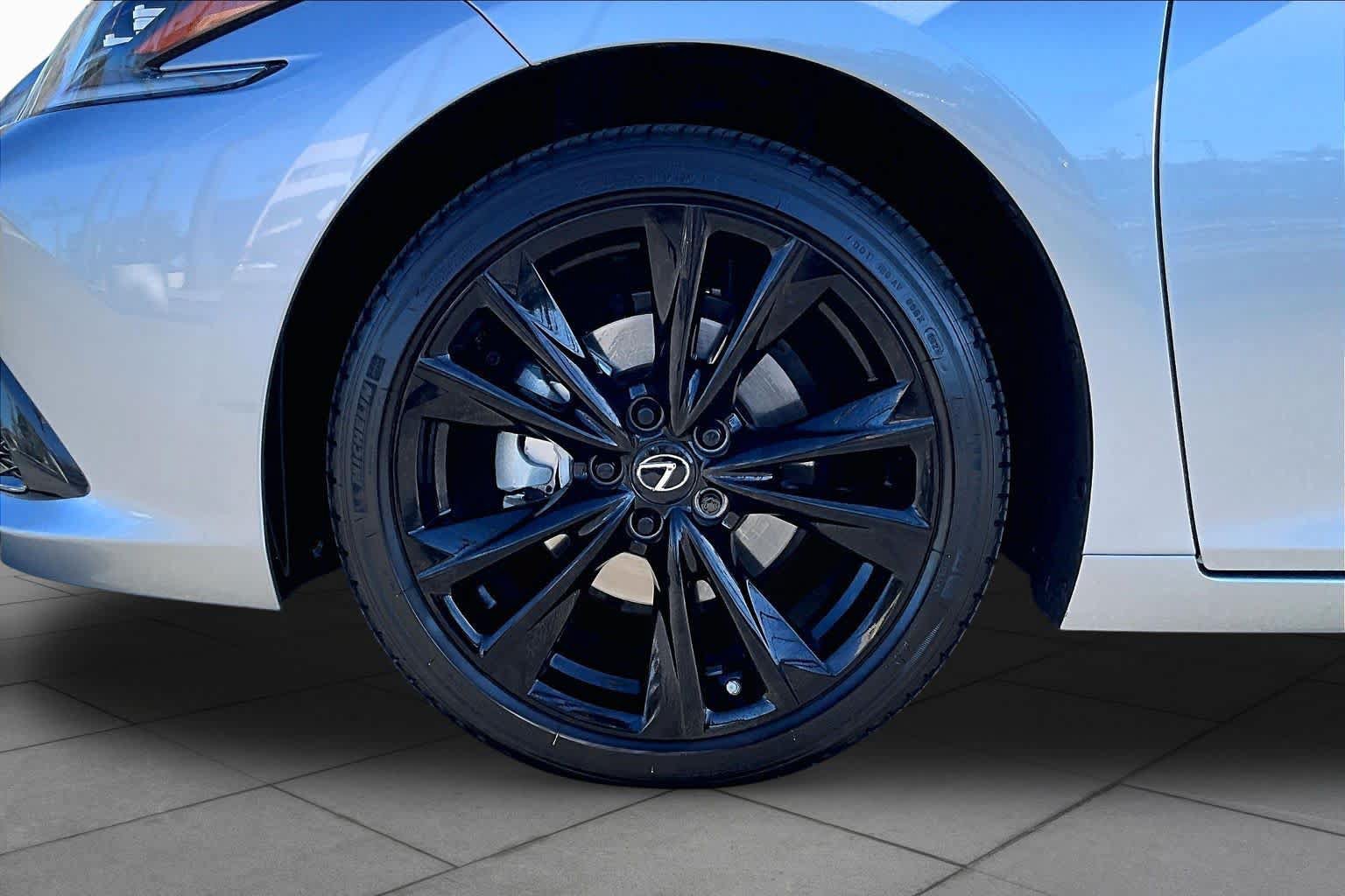 Certified 2023 Lexus ES 350 F Sport w/ Accessory Package (Z1) FWD image 10