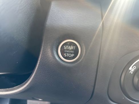 Used 2023 Nissan Frontier PRO-4X w/ Pro Convenience Package AWD/4WD image 19
