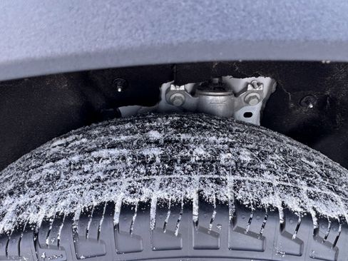 Certified 2025 Ford Explorer ST-Line image 21