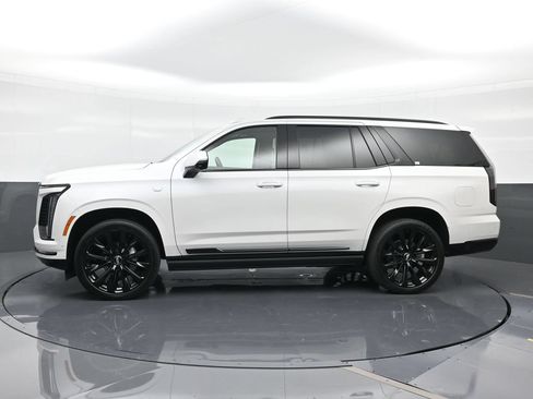 Certified 2025 Cadillac Escalade Sport Platinum w/ LPO, ONYX Package AWD/4WD image 5