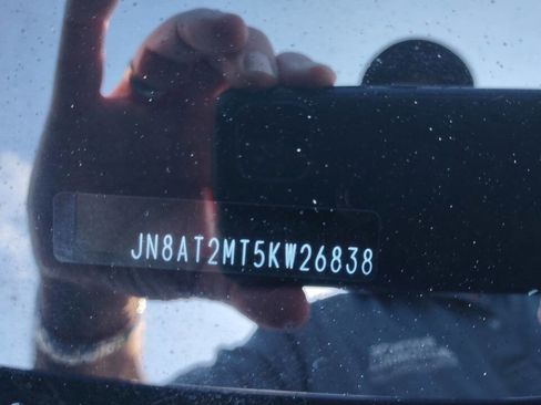 Used 2019 Nissan Rogue SV w/ Premium Package image 8