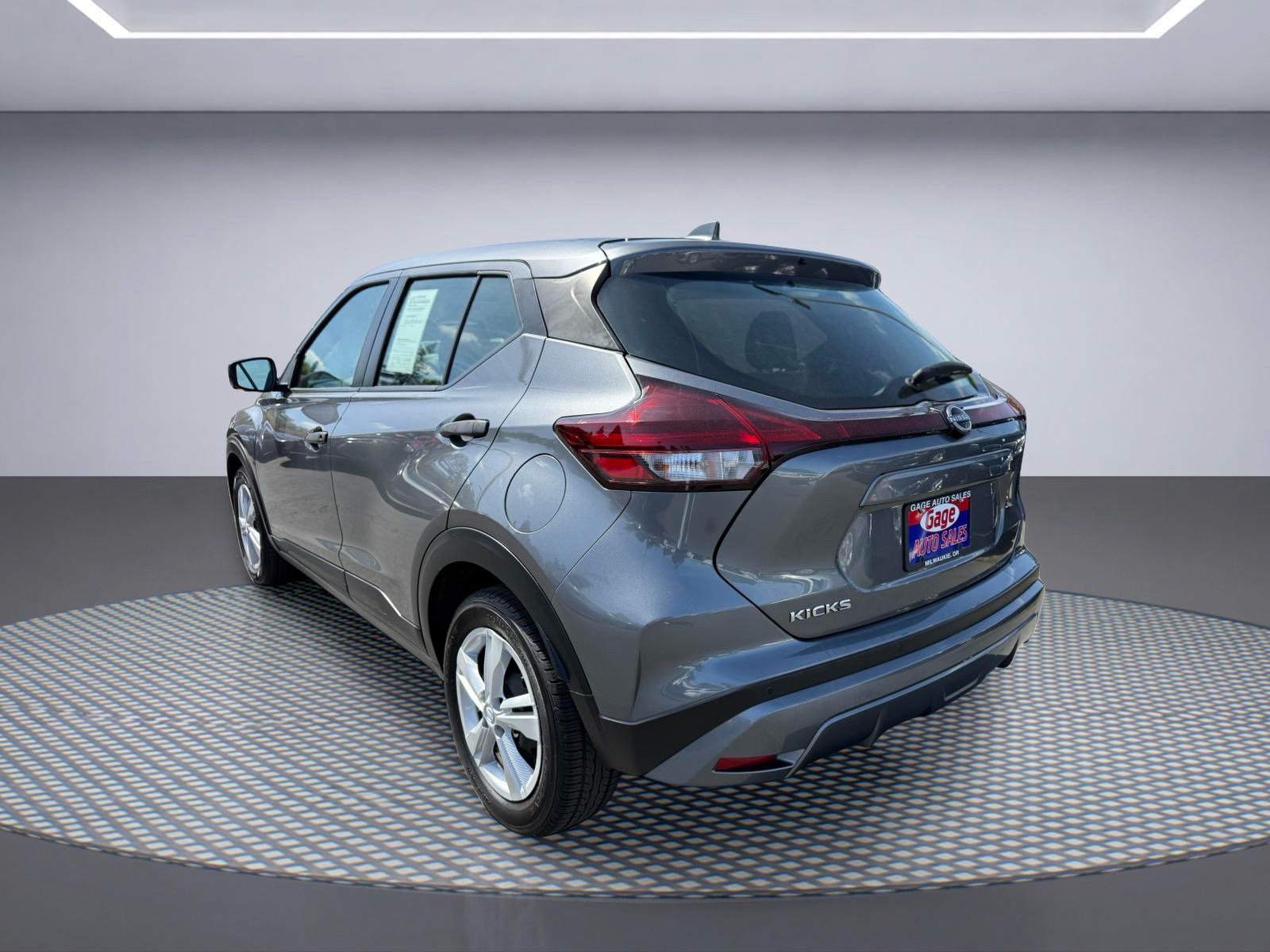 Used 2023 Nissan Kicks S FWD image 4