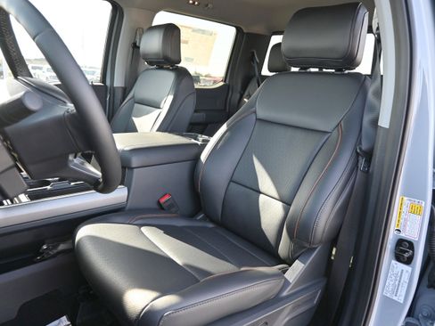 New 2026 Ford F250 Lariat w/ Black Appearance Package image 34