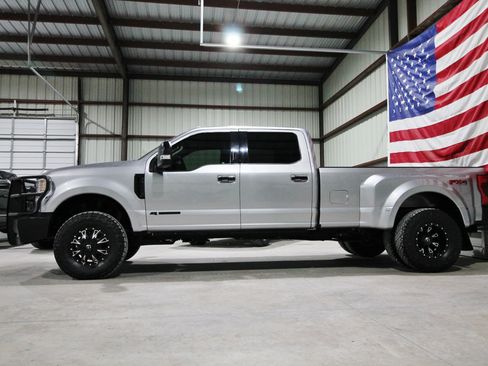 Used 2021 Ford F350 Platinum AWD/4WD image 5