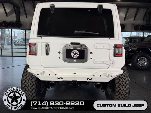 Used 2025 Jeep Wrangler Unlimited Rubicon AWD/4WD image 11