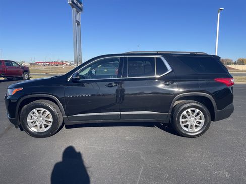 Used 2020 Chevrolet Traverse LT w/ Driver Confidence II Package image 2