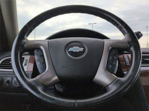 Used 2013 Chevrolet Avalanche LTZ image 24