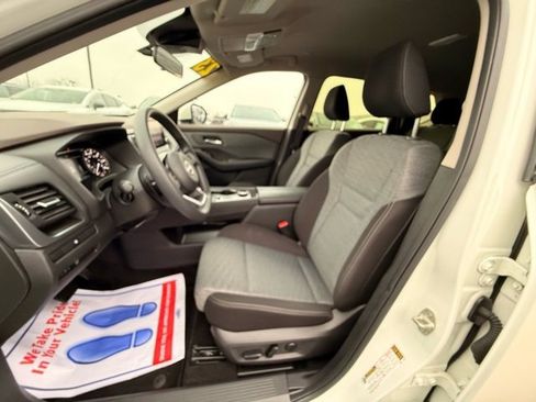 Certified 2023 Nissan Rogue SV image 15