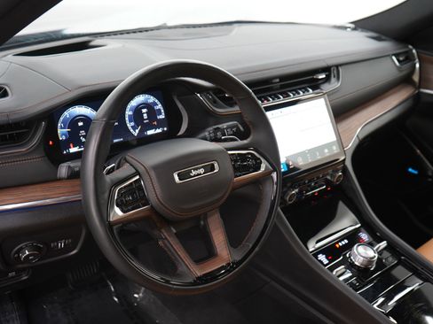 Used 2024 Jeep Grand Cherokee L Summit w/ Advanced Protech Group IV AWD/4WD image 22