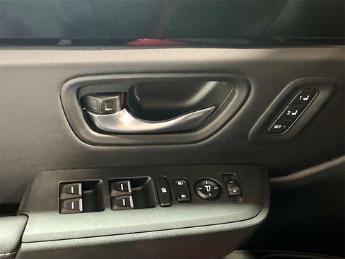 Used 2025 Honda Pilot EX-L image 17