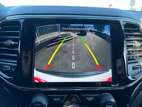 Used 2021 Jeep Grand Cherokee Laredo X image 20