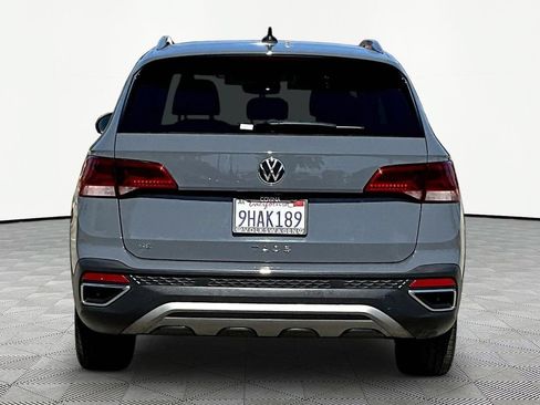 Used 2023 Volkswagen Taos SE w/ Panoramic Sunroof Package FWD image 5