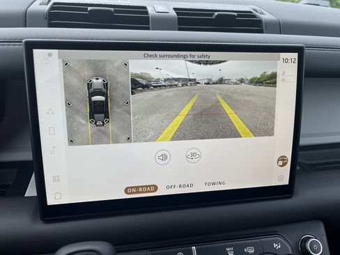 Used 2025 Land Rover Defender 110 S image 24